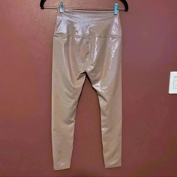 Beyond Yoga Pink leggings - Picture 7 of 8